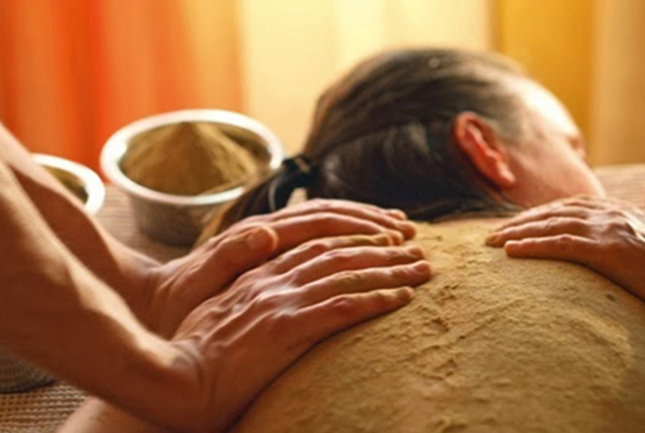 Udhwarthanam Massage